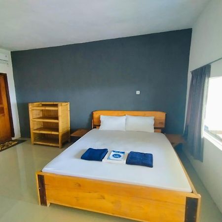 East Lombok Dive Hotel - 3 Private Rooms On The Beach With Seaview & Scuba Diving Center Labuhan Pandan Exterior photo