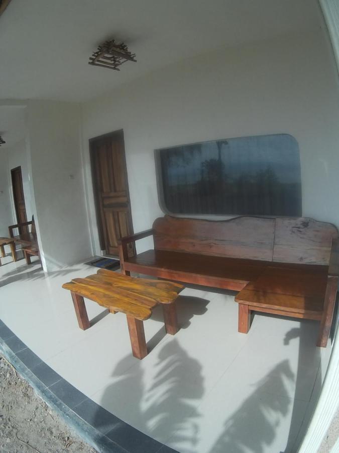 East Lombok Dive Hotel - 3 Private Rooms On The Beach With Seaview & Scuba Diving Center Labuhan Pandan Exterior photo